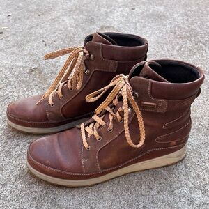 Chaco Women's Sierra Waterproof Leather Boots Mahogany SZ 11 EXCELLENT CONDITION